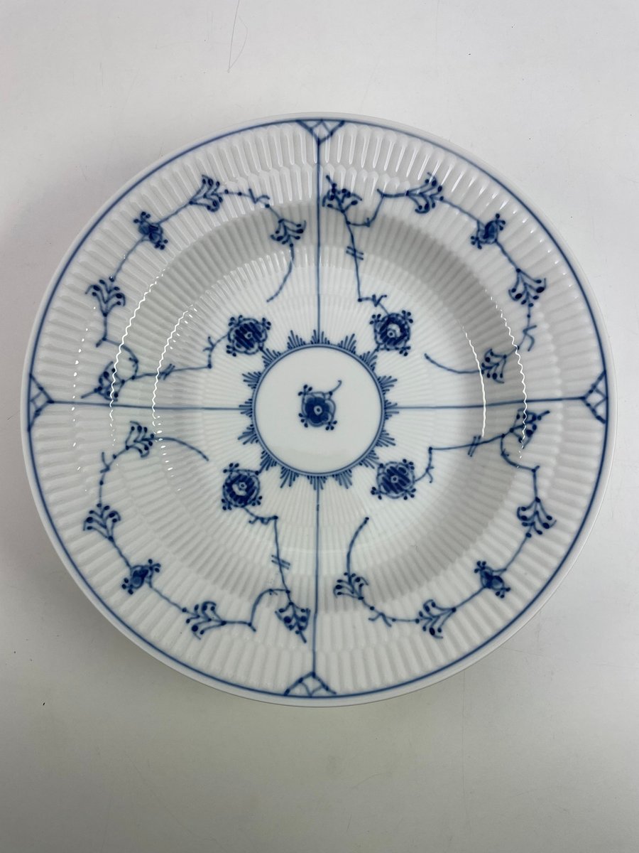 Royal Copenhagen Musselmalet Riflet dybtallerken nr. 165