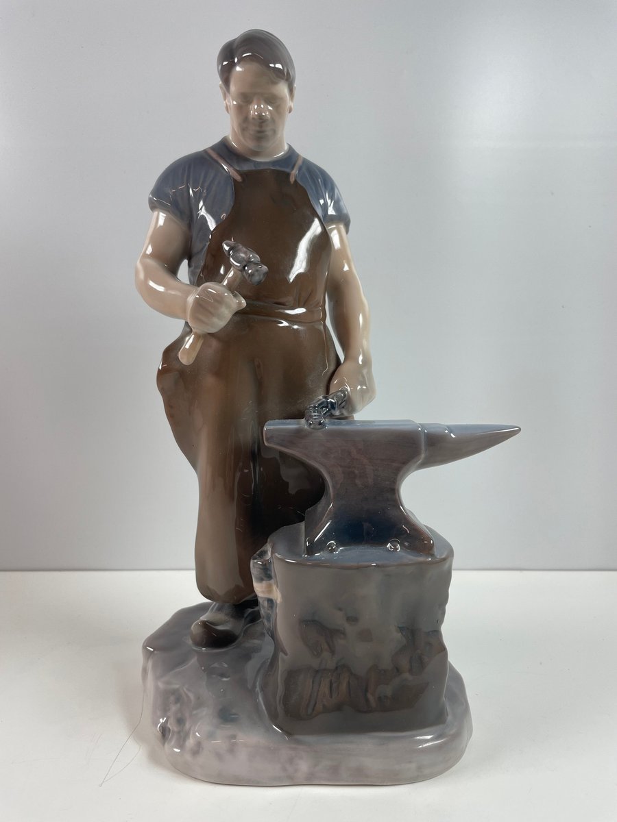 Bing & Grøndahl Smed nr. 2225 Porcelænsfigur af Axel Locher.
