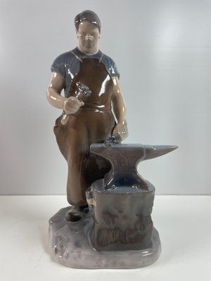 Bing & Grøndahl Smed nr. 2225 Porcelænsfigur af Axel Locher.