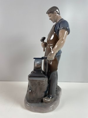 Bing & Grøndahl Smed nr. 2225 Porcelænsfigur af Axel Locher.