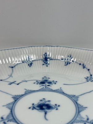 Royal Copenhagen Musselmalet Riflet fad model 2175.