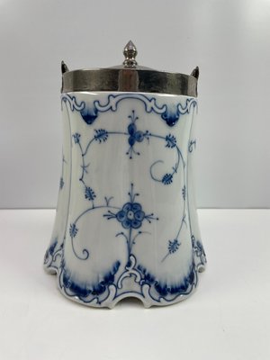 Antik krukke af porcelæn