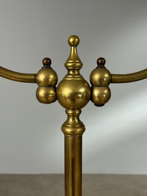 Antik gulvlampe med grønne glasskærme.
